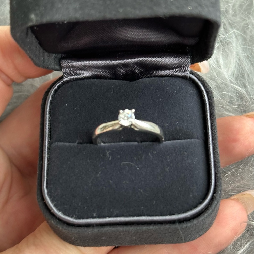 Elegant White Gold Diamond Ring